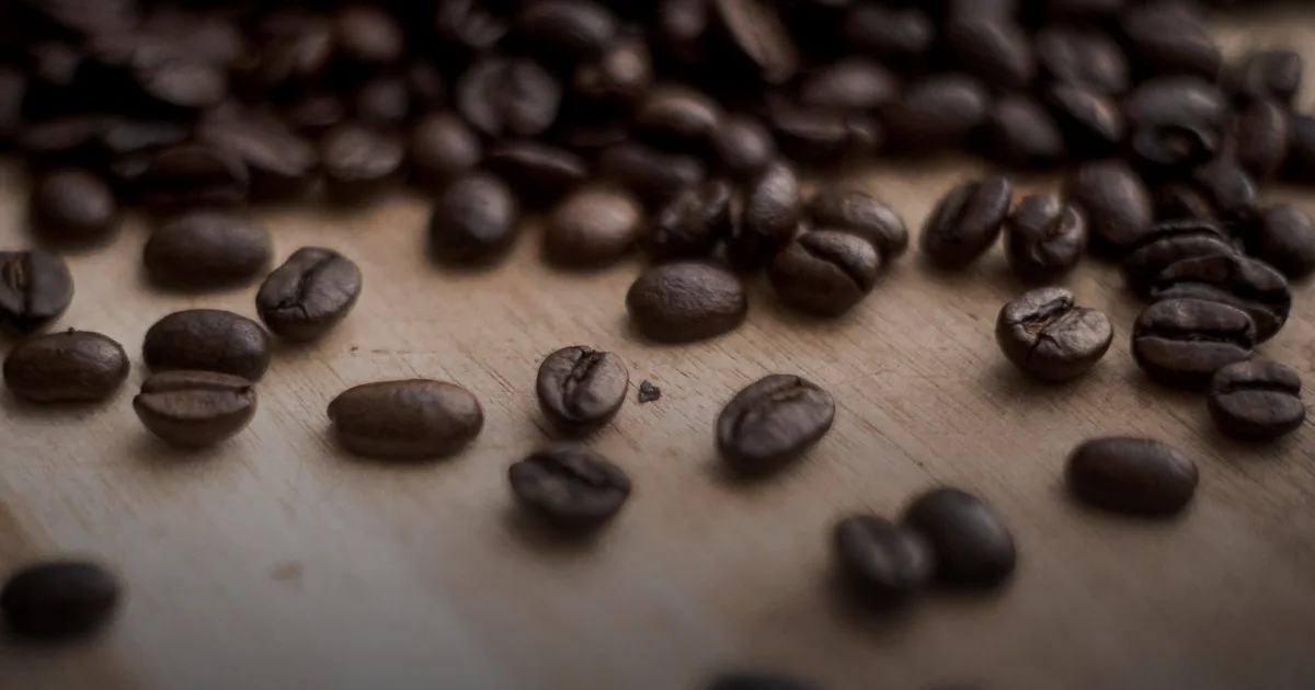 Gomma alla caffeina: 25 studi, un effetto grande 0,195 ed esattamente zero in chi già beve molto caffè