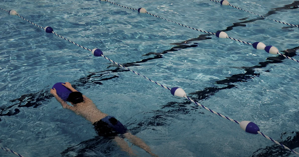 Verstopfte Nase nach dem Schwimmbad: 74% der Schwimmer, Chloramine und die Falle der abschwellenden Tropfen